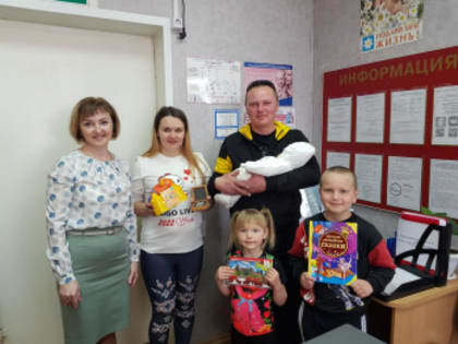 В День братьев и сестёр в отделе ЗАГС Вачского района поздравили многодетную семью