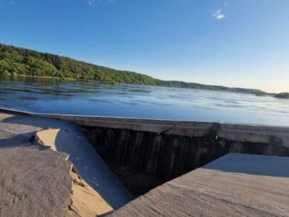 Провал асфальта образовался около Шуховской башни в Дзержинске