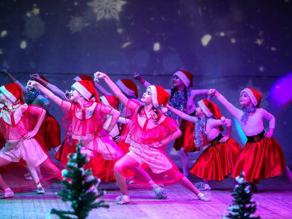 «Холодное сердце» — новогодний спектакль для детей прошёл в ДК «Юбилейный»