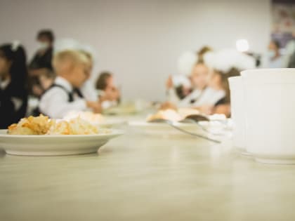 Не рассчитали? «Школа 800» — о скандале с ужасным питанием