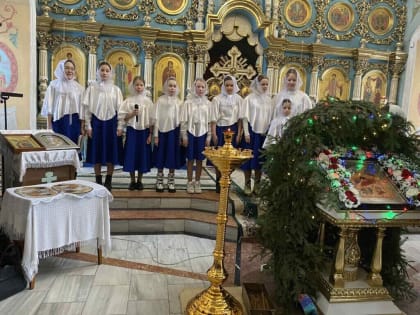 Учащиеся воскресной школы храма в честь Благовещения Пресвятой Богородицы р.п.Тумботино выступили пред прихожанами церкви и поздравили с праздником Рождества Христова.