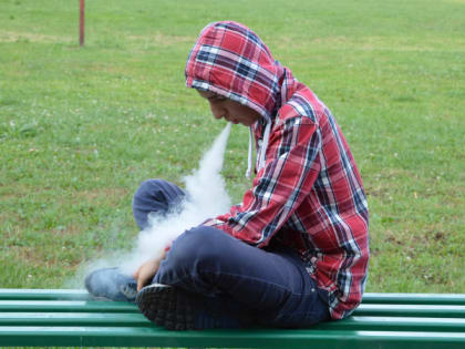 Популярная привычка молодежи может вызвать рак: врач предупреждает о серьезных рисках