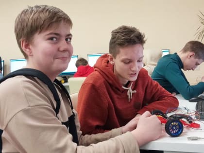 Попробовать две среды разработки – отличная практика для школьников