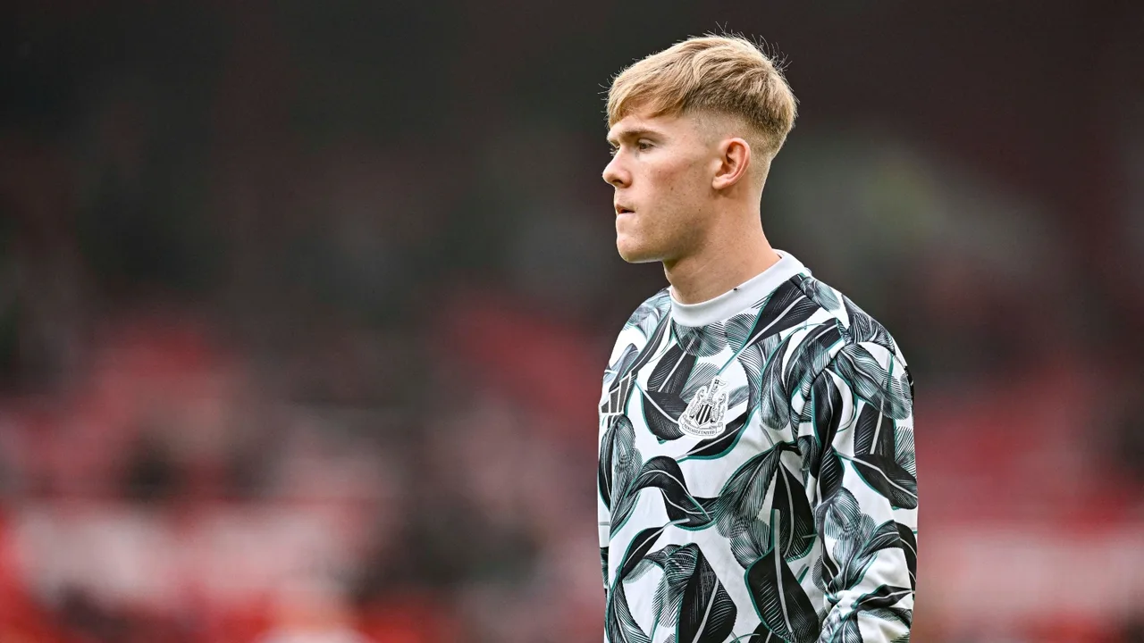 Newcastle waweka wazi kuhusu tetesi za Lewis Hall kuhamia Man United