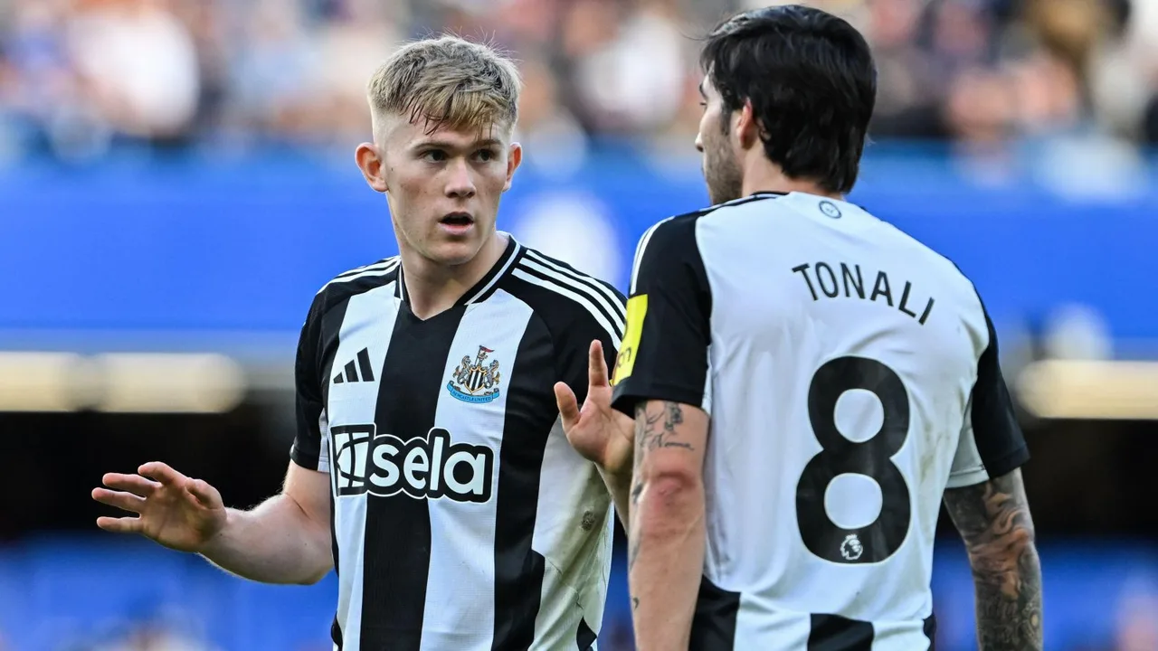 MASHETANI WEKUNDU KAZINI: Man Utd Kumsajili Nyota wa Newcastle Kutatua Janga la Kushoto, Dil ya Mshambuliaji Mpya Kusukumwa