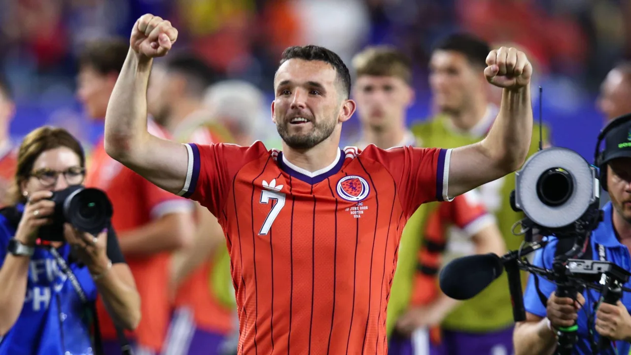 John McGinn Amchana 'Guru wa Usajili' Fabrizio Romano Baada ya Ushindi wa Scotland