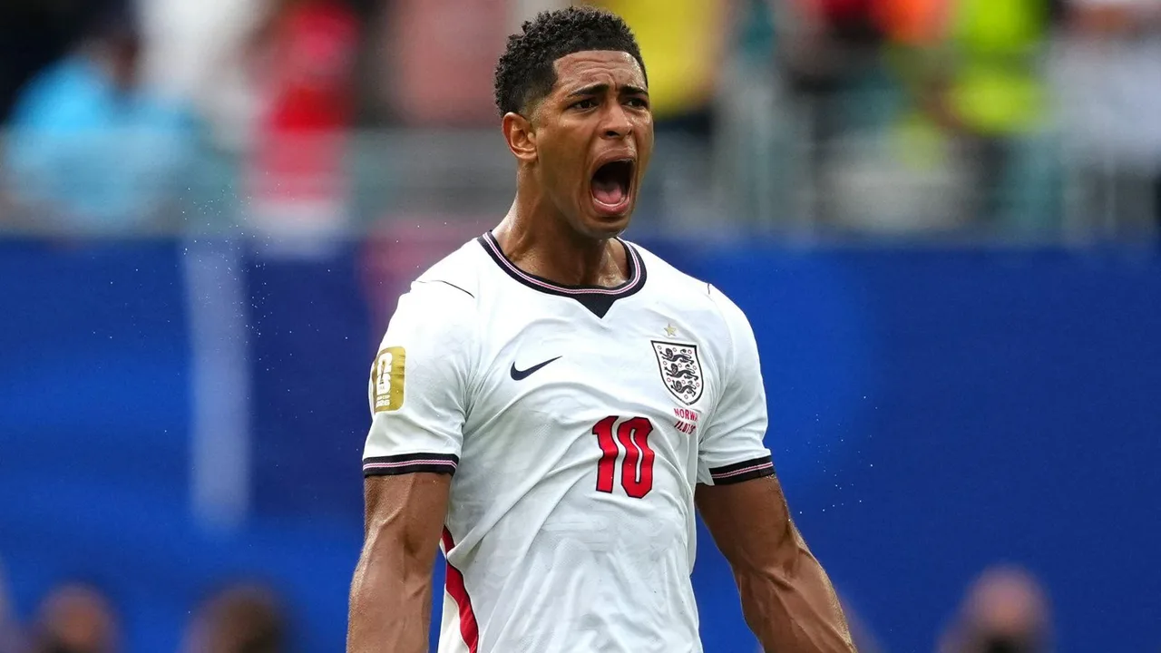 Jude Bellingham: Gary Neville amtaja kuwa na ushawishi mkubwa kuliko magwiji wote wa England