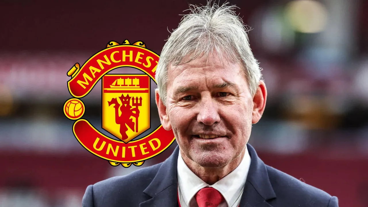 Bryan Robson aiambia Man Utd: Msajilini Lewis Hall haraka
