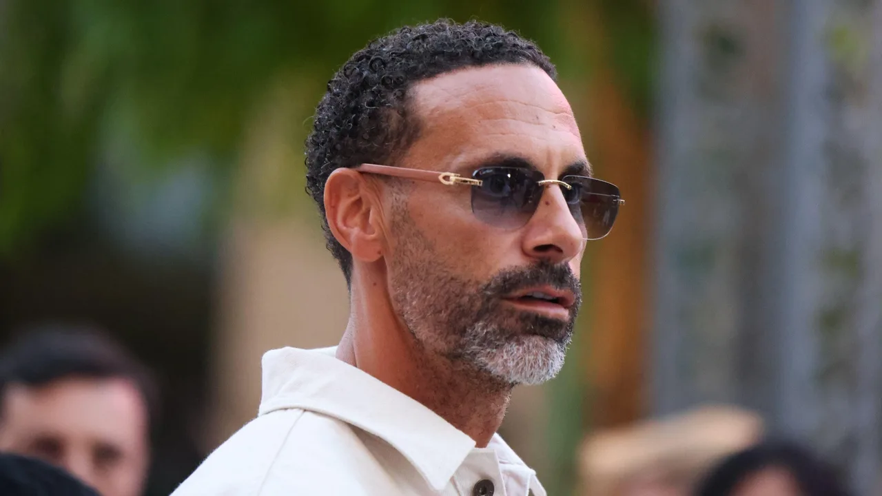 Rio Ferdinand aipinga maamuzi ya Carrick kuhusu beki wa Man Utd