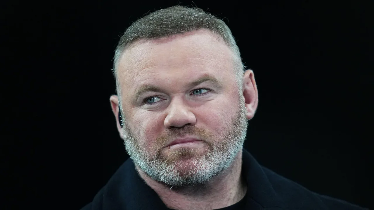 Rooney na Carragher Wamkosoa Martínez Baada ya Mahojiano Yake