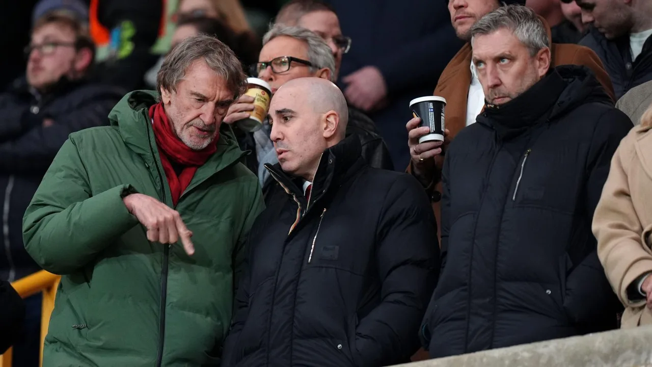 Man Utd yaripotiwa kuitisha kikao cha dharura baada ya kauli ya Martínez