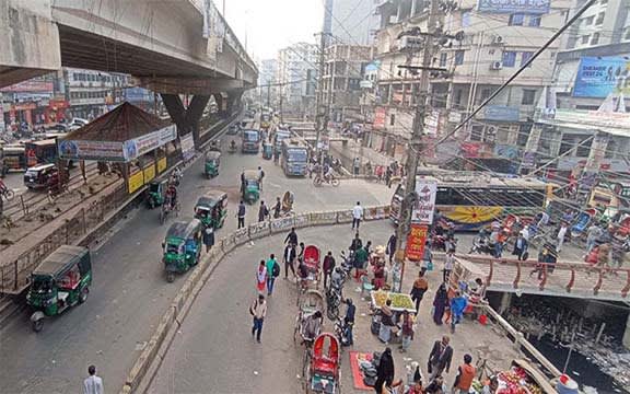 ভাড়া বৃদ্ধি ঘোষণার আগেই যাত্রীদের পকেট কাটা শুরু!