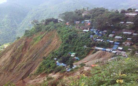 চট্টগ্রামের পাহাড়ে লাখো মানুষের ঝুঁকিপূর্ণ বসতি