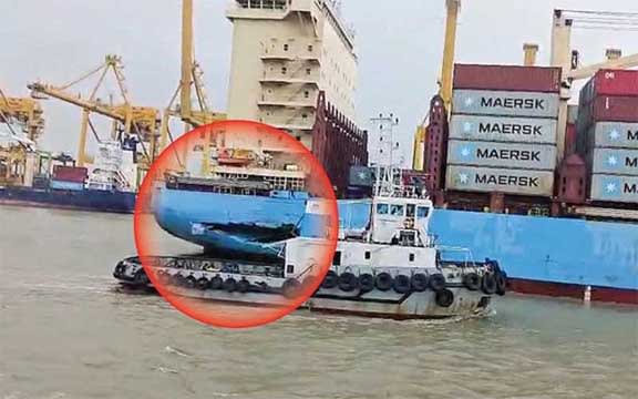 ক্ষতিগ্রস্ত জাহাজ দুটি ভেড়ালো এনসিটি জেটিতে