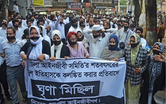 মনোনয়ন ফরম না পেরে আওয়ামী পন্থীদের ঘৃণা মিছিল