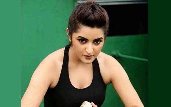 মেকআপ ছাড়া দেখতে যেমন পরীমণি