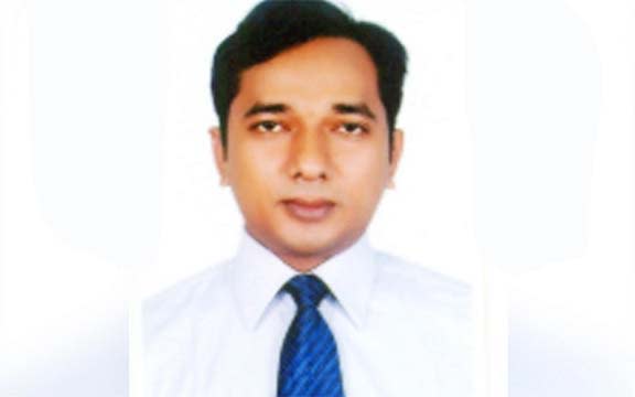 ডিসি হতে ৮ কোটি টাকায় চুক্তি!