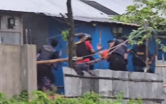 জঙ্গল সলিমপুরে মধ্যরাতে র‍্যাব ক্যাম্পে হামলা-গুলিবর্ষণ
