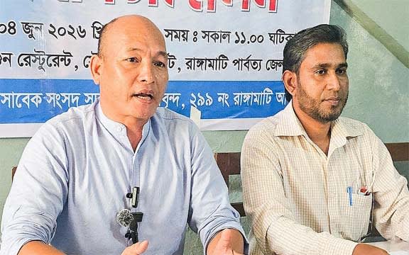 দীপেন দেওয়ানের পাশে প্রতিদ্বন্দ্বী পহেল চাকমা ও বাশার