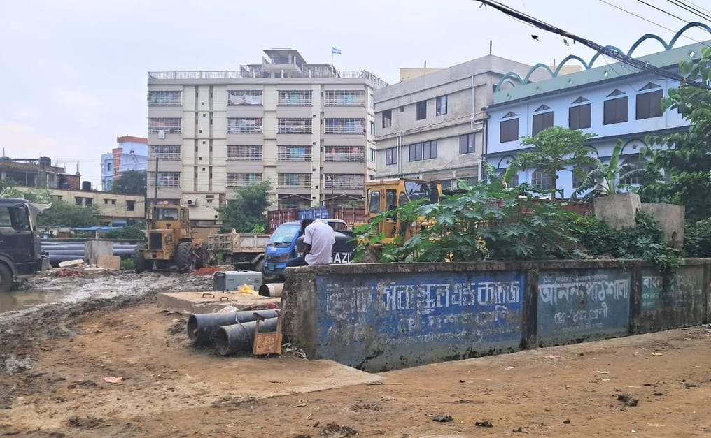 যমুনার রাজস্ব মেরে পালাল ওয়াসার স্যুয়ারেজ প্রকল্পের ঠিকাদার