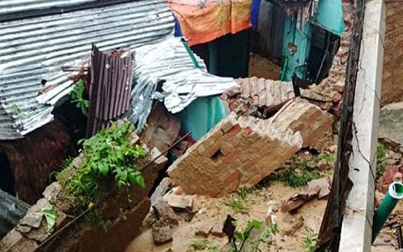 চট্টগ্রামে পাহাড় ও দেয়াল ধসে নারীসহ ২ জনের মৃত্যু
