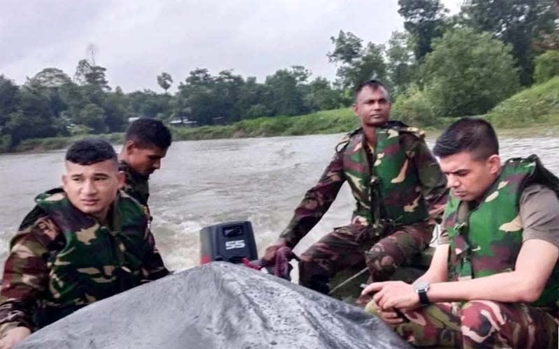 চট্টগ্রামের বন্যাকবলিত এলাকায় সেনাবাহিনীর উদ্ধার তৎপরতা শুরু