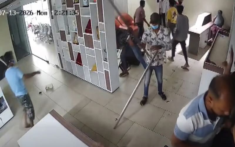দুই কোটি টাকা চাঁদা না পেয়ে চট্টগ্রামে ইন্টারনেট অফিসে হামলা