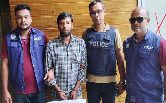ক্ষোভ থেকে বাবা-মাকে হত্যা