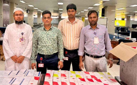 চট্টগ্রাম বিমানবন্দরে ২৩৫ কার্টন বিদেশি সিগারেট জব্দ
