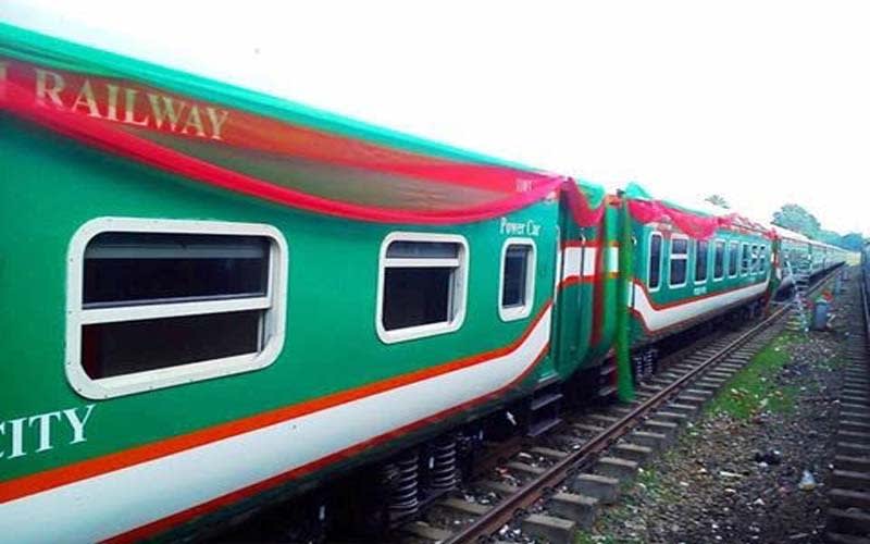 ত্রুটি নিয়ে ঢাকা অভিমুখে সোনার বাংলা এক্সপ্রেস, আতঙ্কে যাত্রীরা