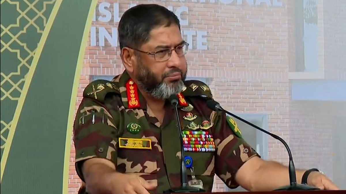 বিতর্ক কাটিয়ে জনপ্রিয় হয়ে উঠছেন সেনাপ্রধান
