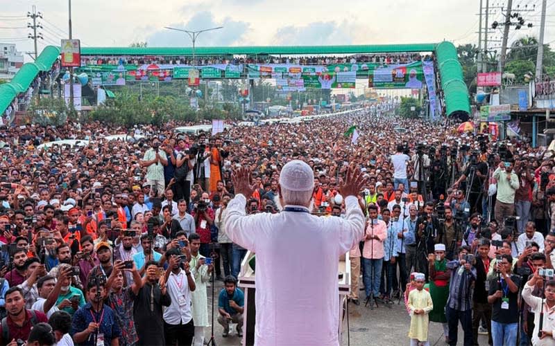 লংমার্চে জনস্রোত, ছয় দফা থেকে এক দফার হুঁশিয়ারি
