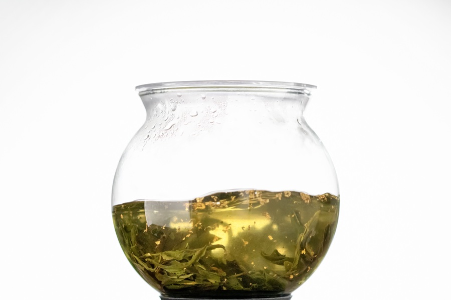 Banks Tea, Premium English Tea Gallery Photo - Gold Green Tea Brewing