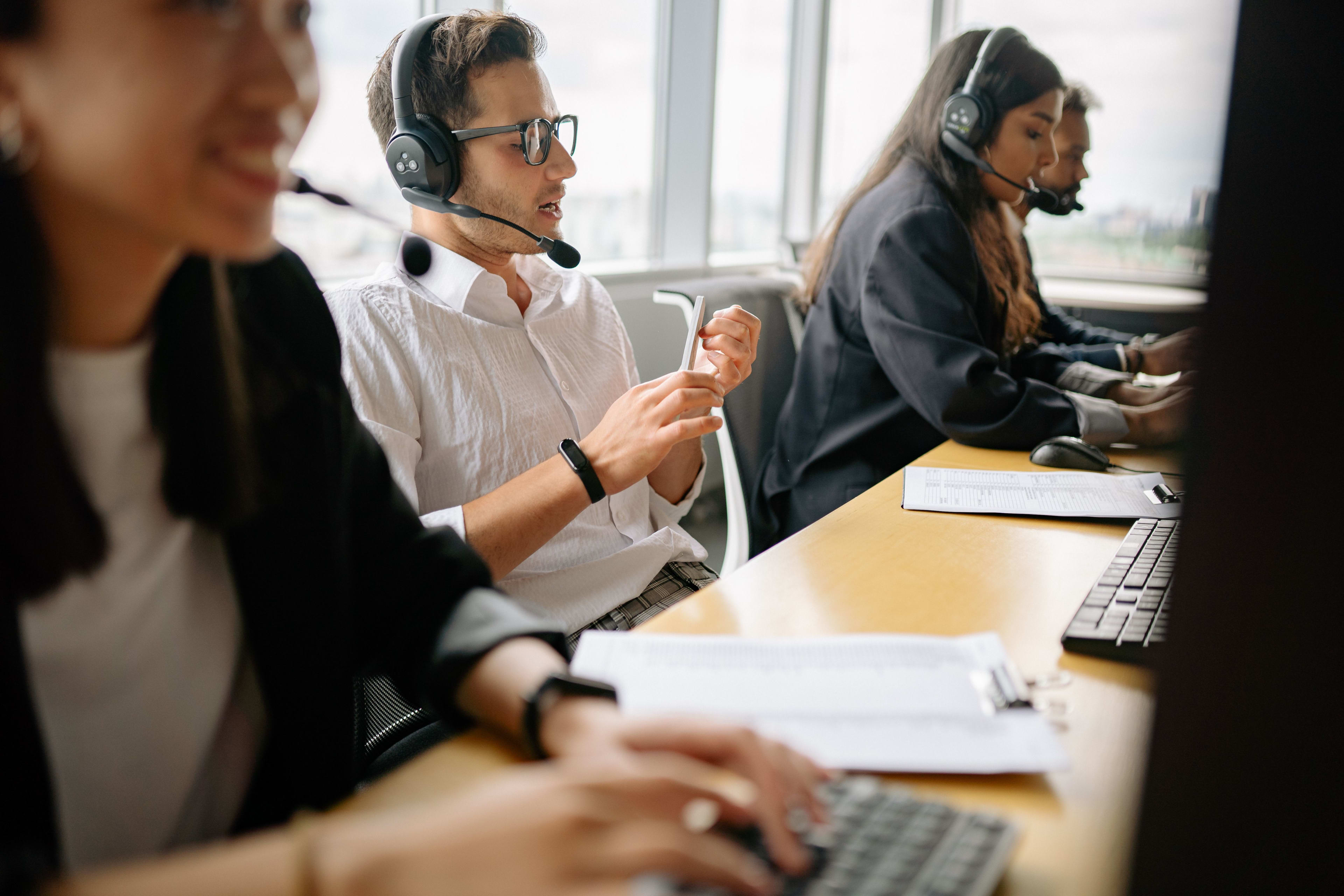Telecom support agent at work