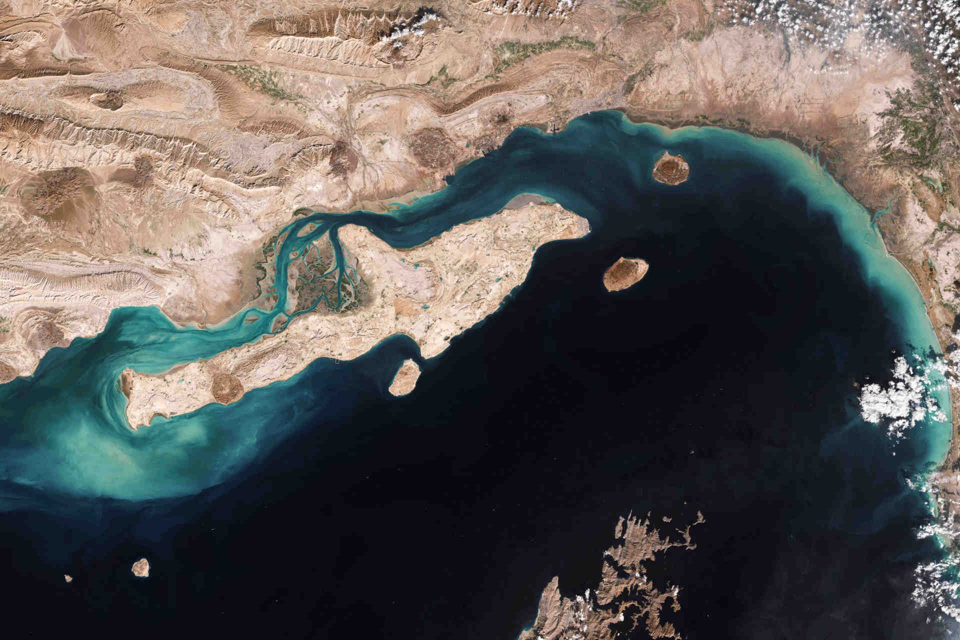 Strait_of_Hormuz.jpg