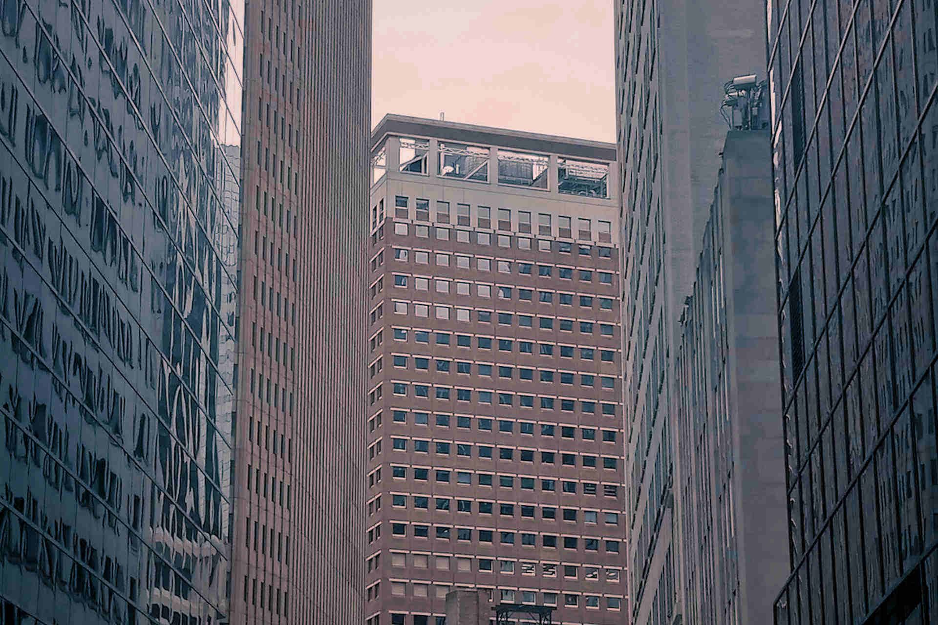città neoliberista financial district.jpg