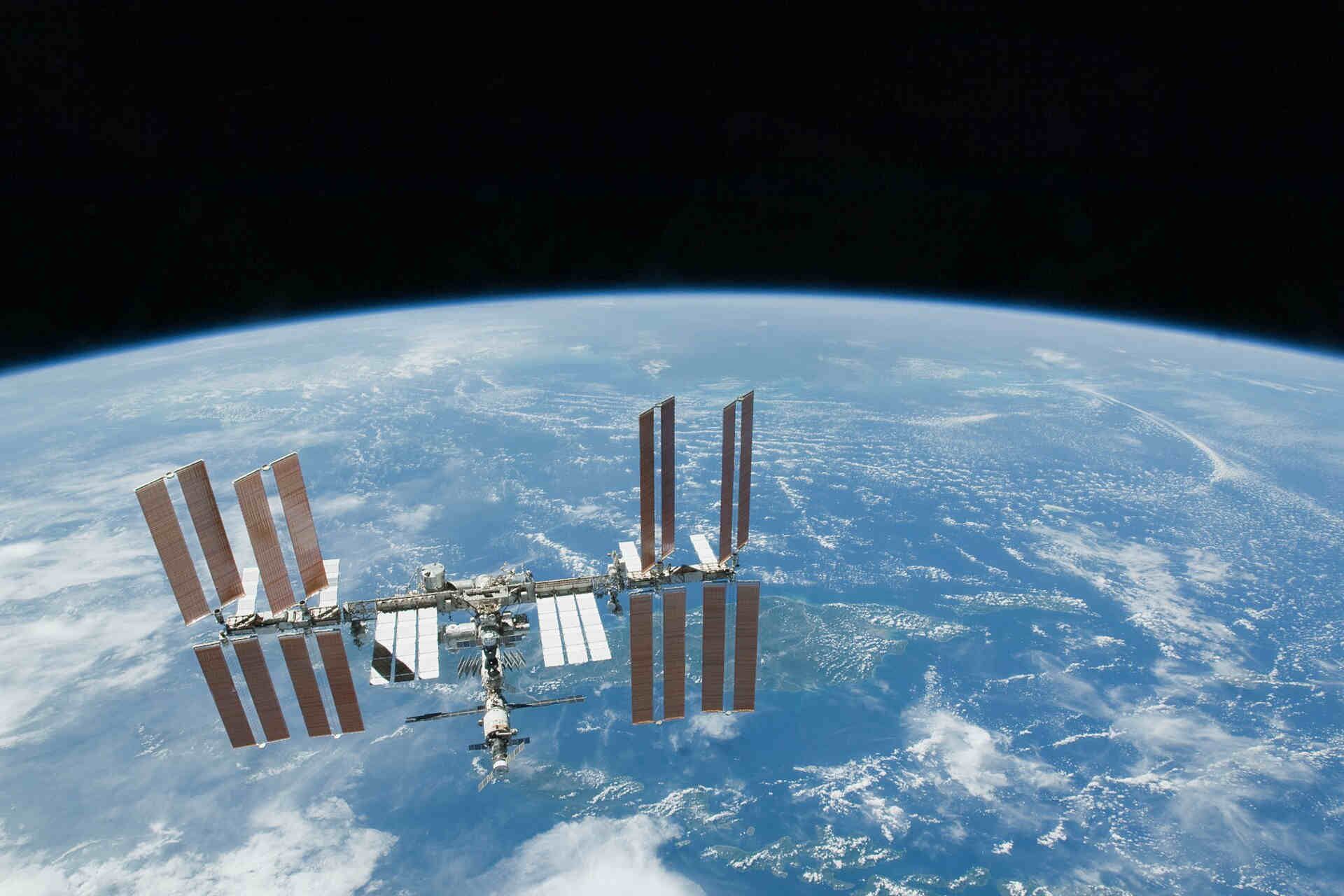 buttate in mare ISS.jpg