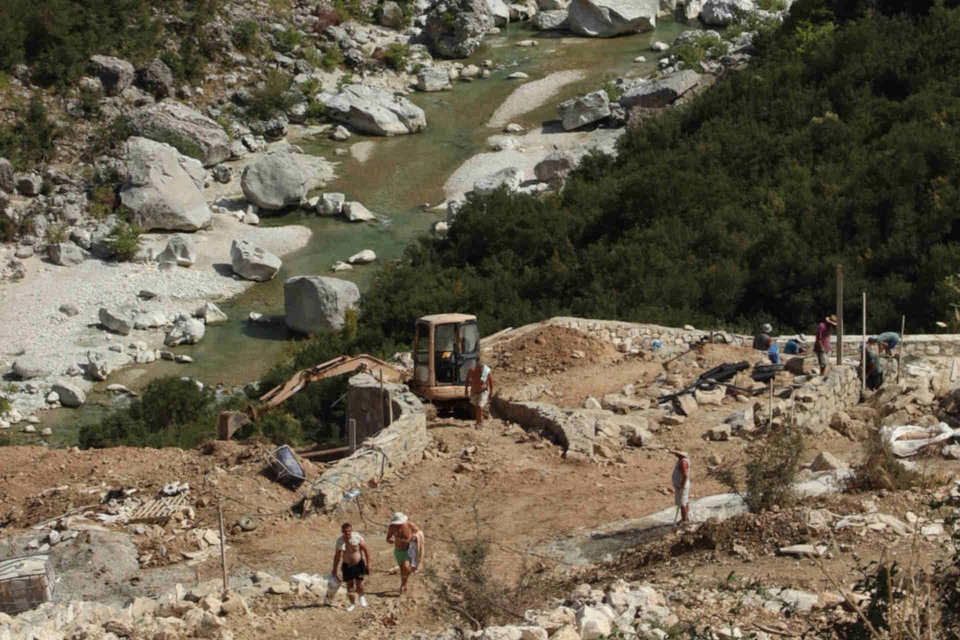 albania fiume sbancamento.JPG
