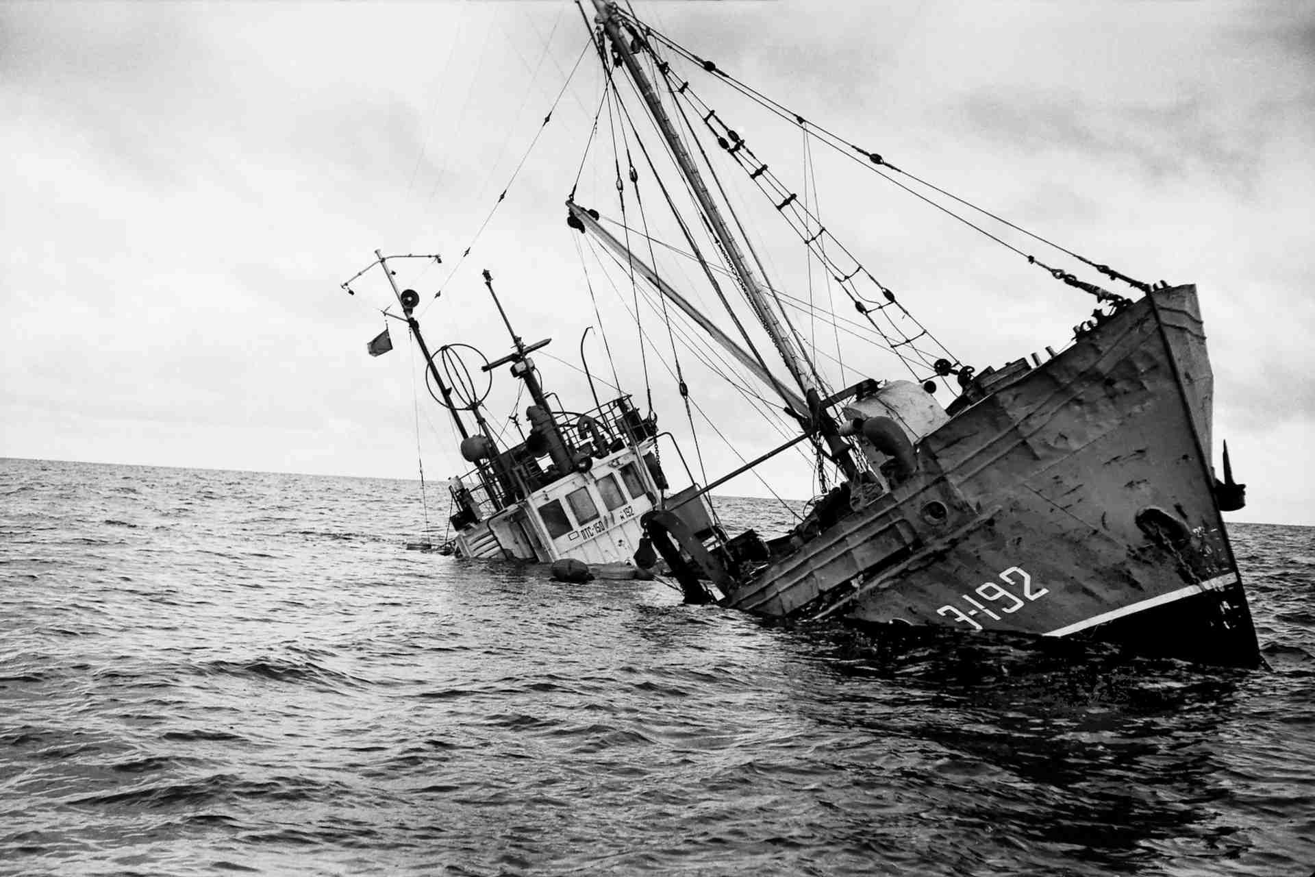 nave affondata.jpg