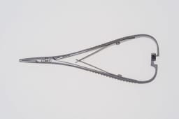 Ligature Plier with Notch Tip (Mathieu style)