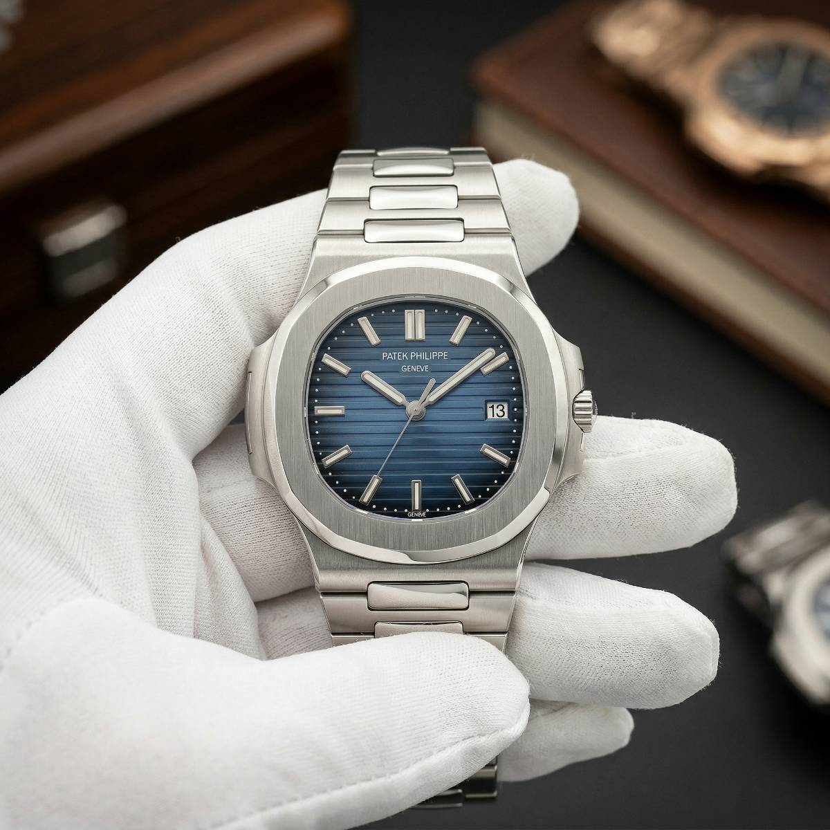 Patek philippe Nautilus Blue Gradient 40 - view 1