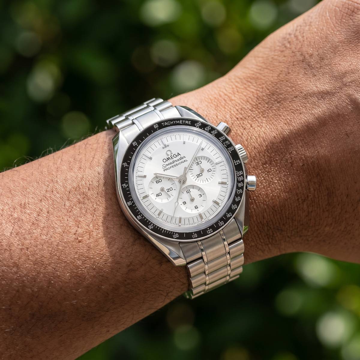 Omega Speedmaster Professional Moonwatch view 2