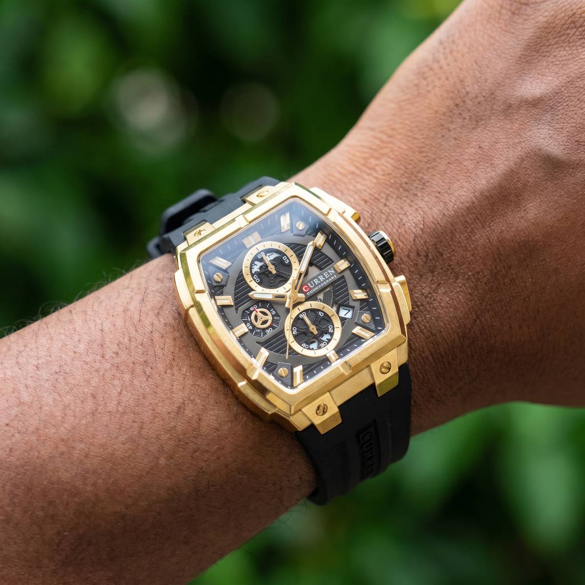 Curren Cubrnograph Gold Chronograph view 2