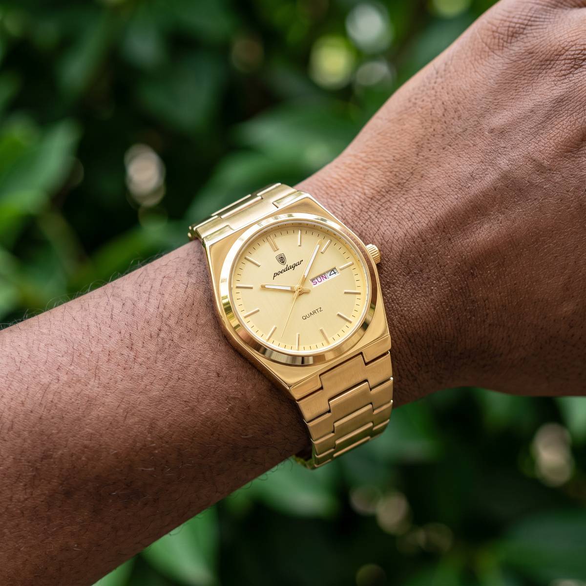 Poedagar Gold Quartz Dress Watch view 2