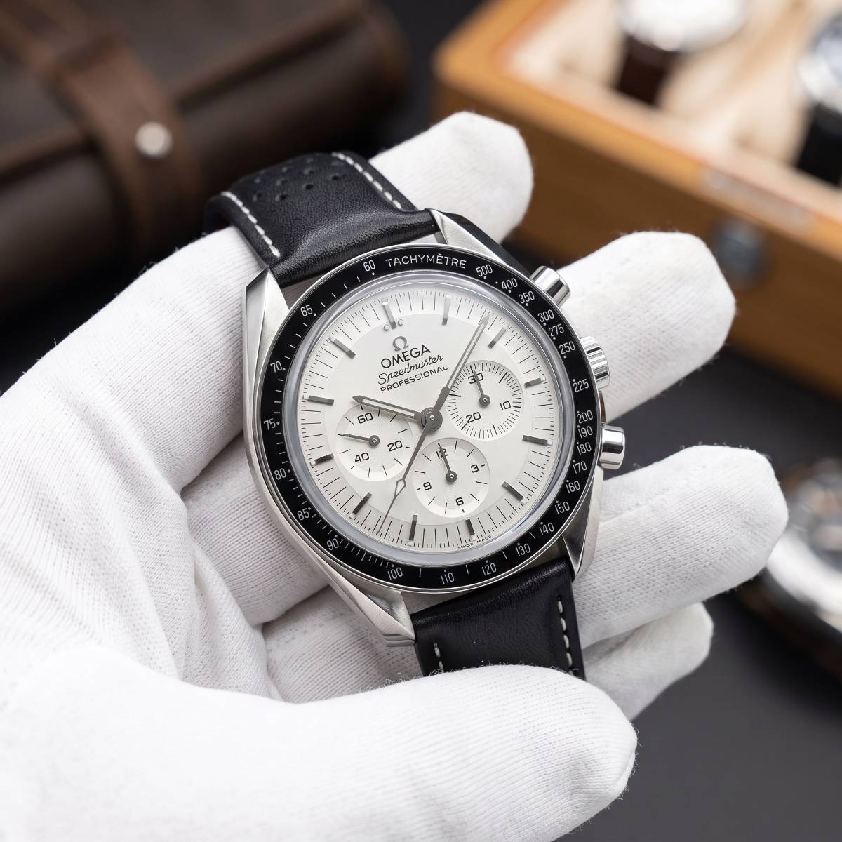Omega Speedmaster Professional Moonwatch - view 1