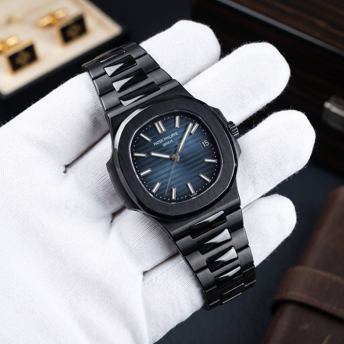 Patek Philippe Nautilus Black - view 1