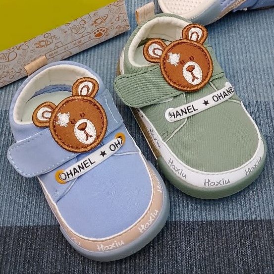 Canvas shoes