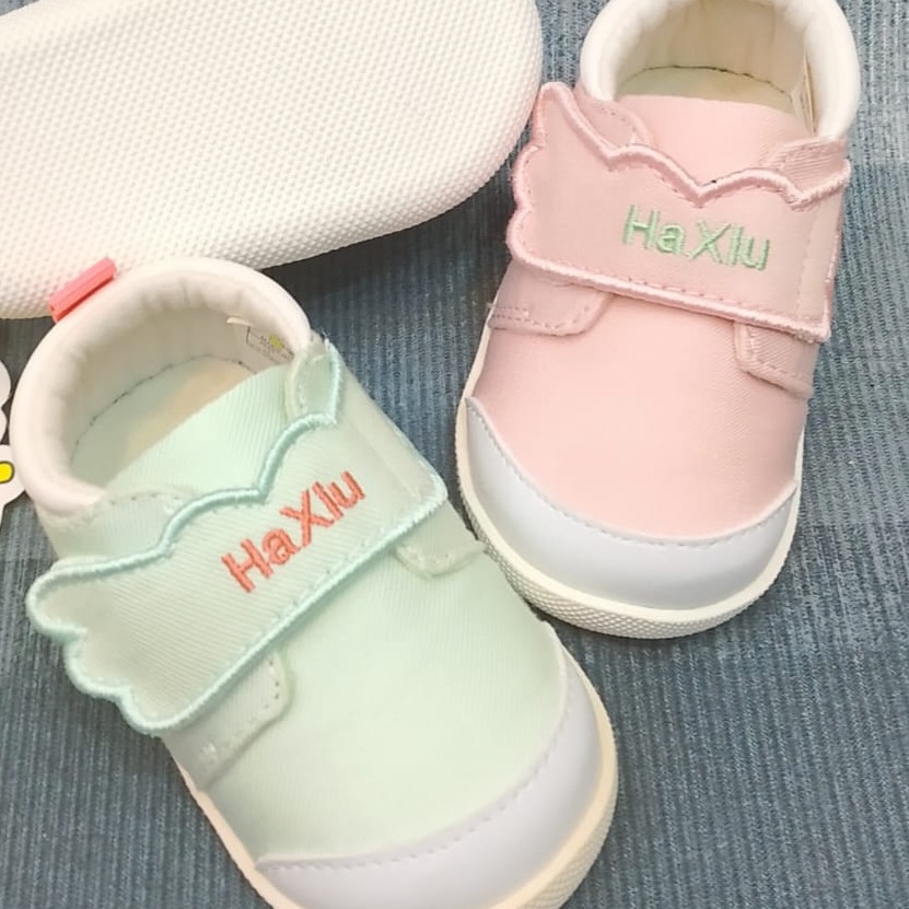 Canvas shoes