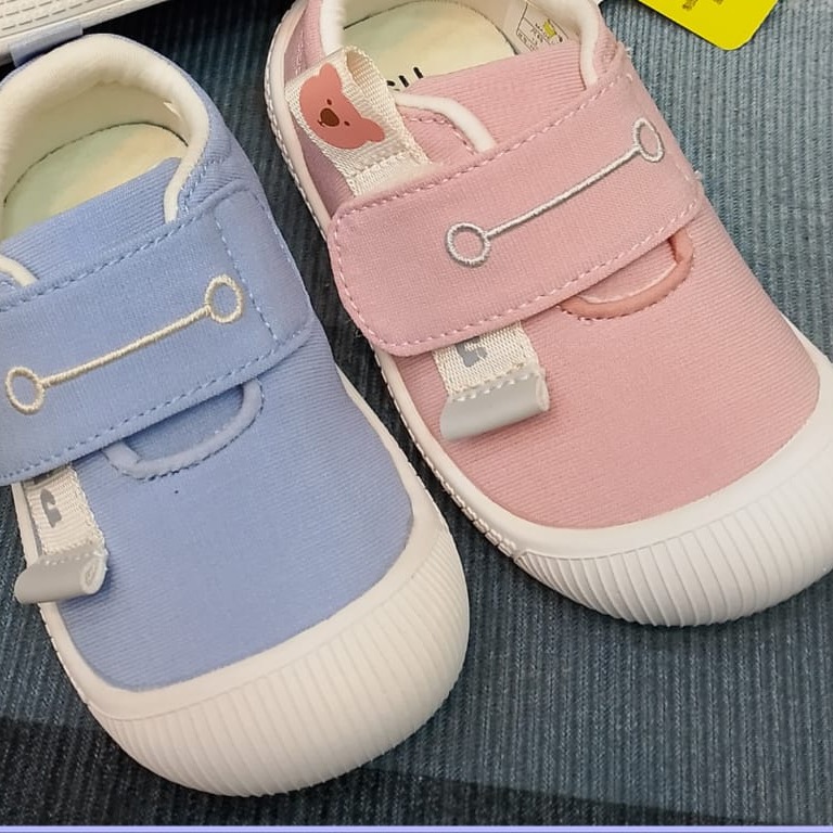 Canvas shoes