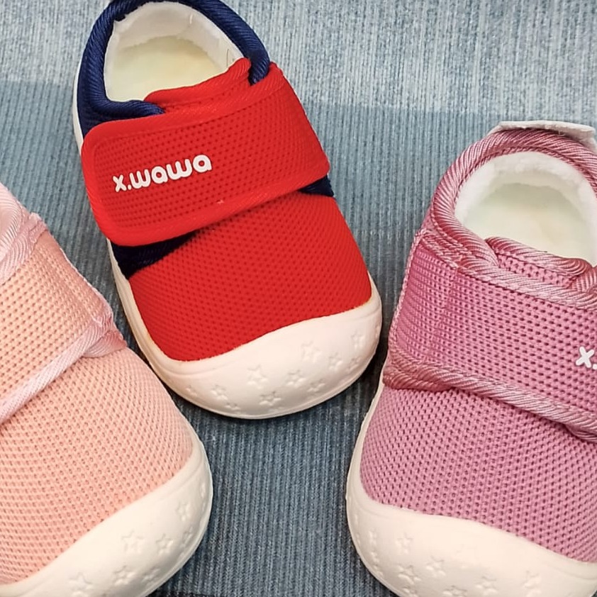 Canvas shoes